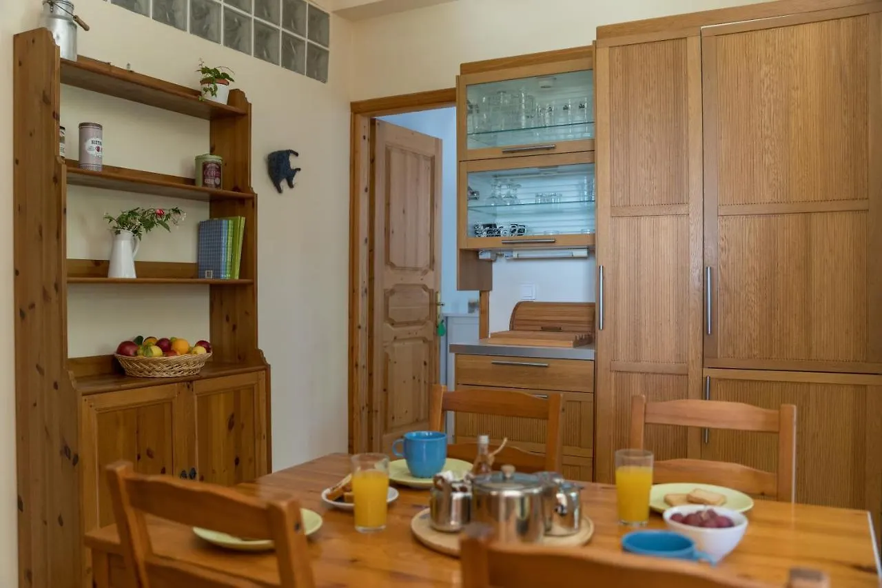 Holiday home Bougainvillea Tree House Chavriata