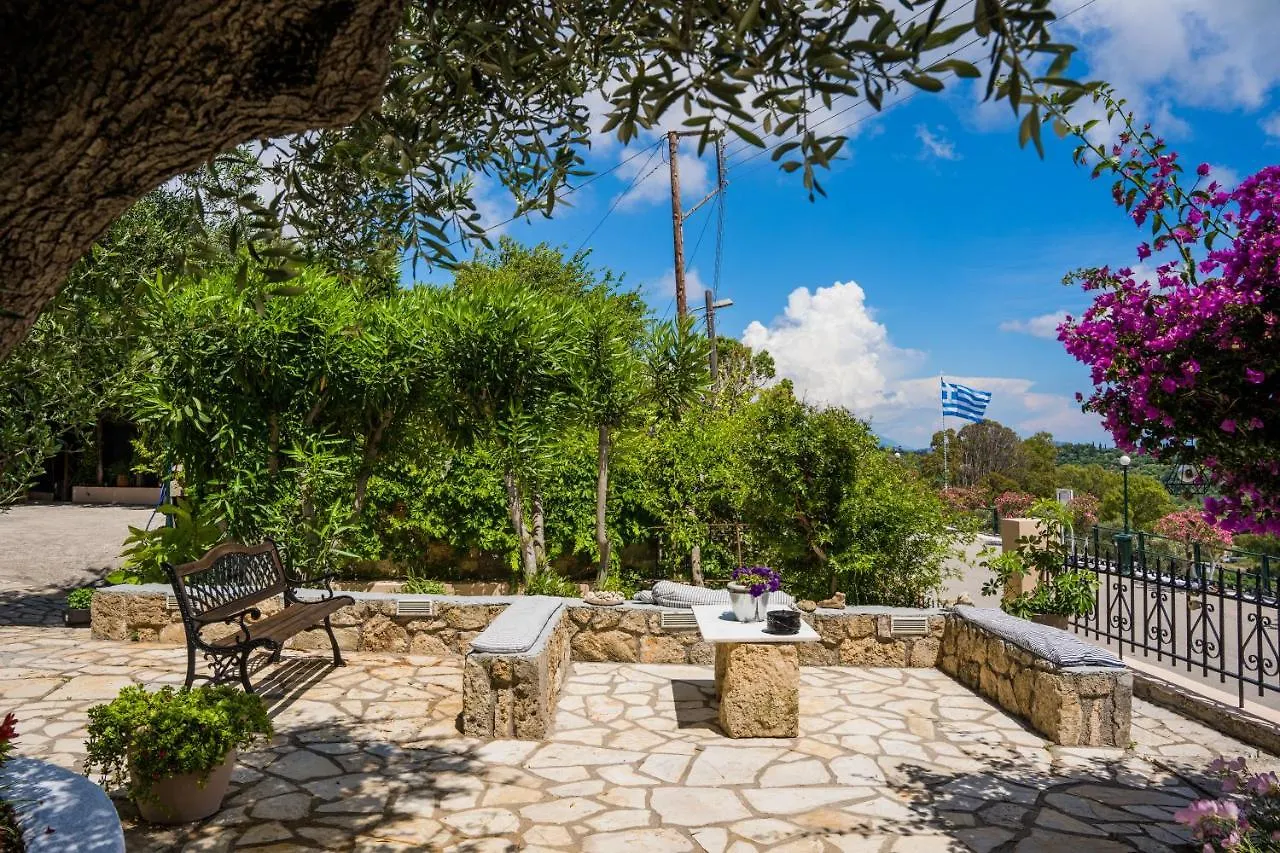 Holiday home Bougainvillea Tree House Chavriata