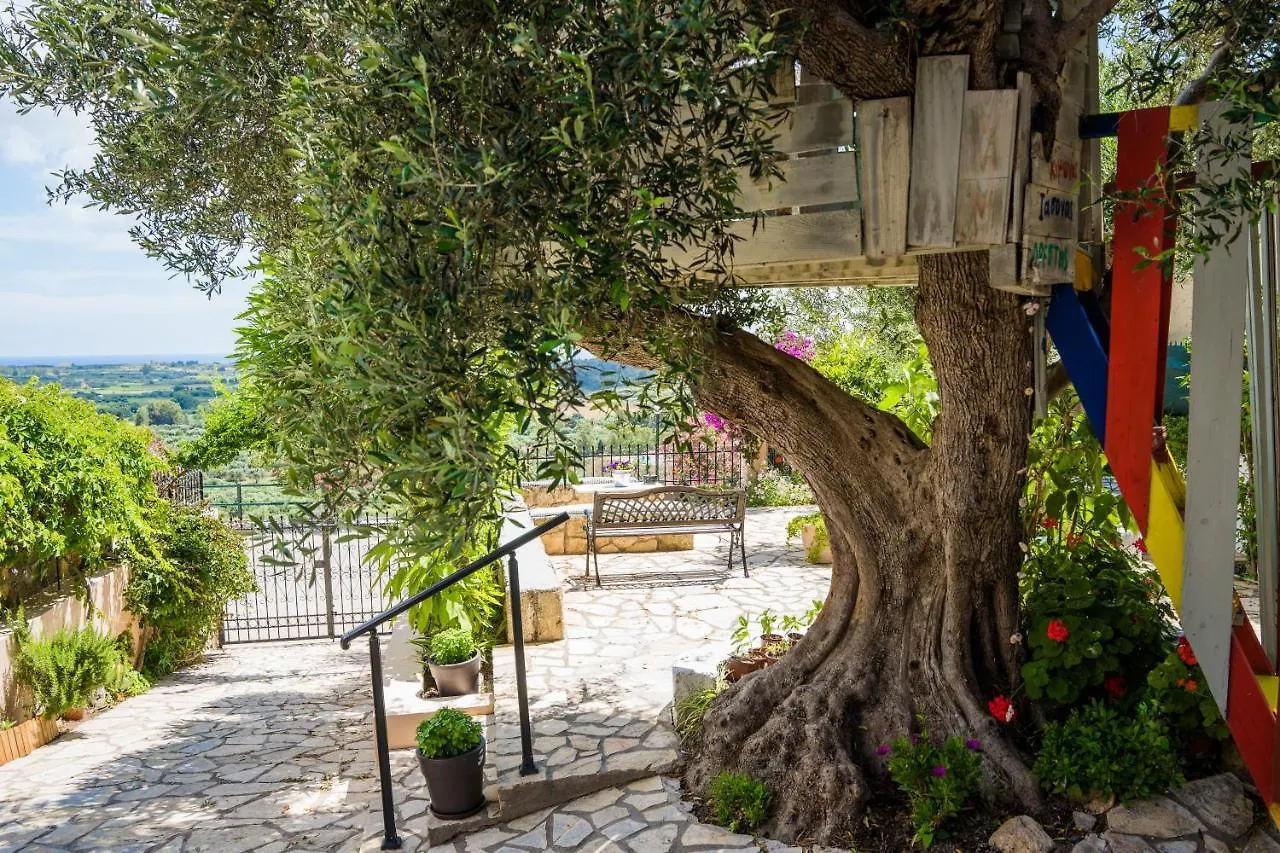 Bougainvillea Tree House Chavriáta